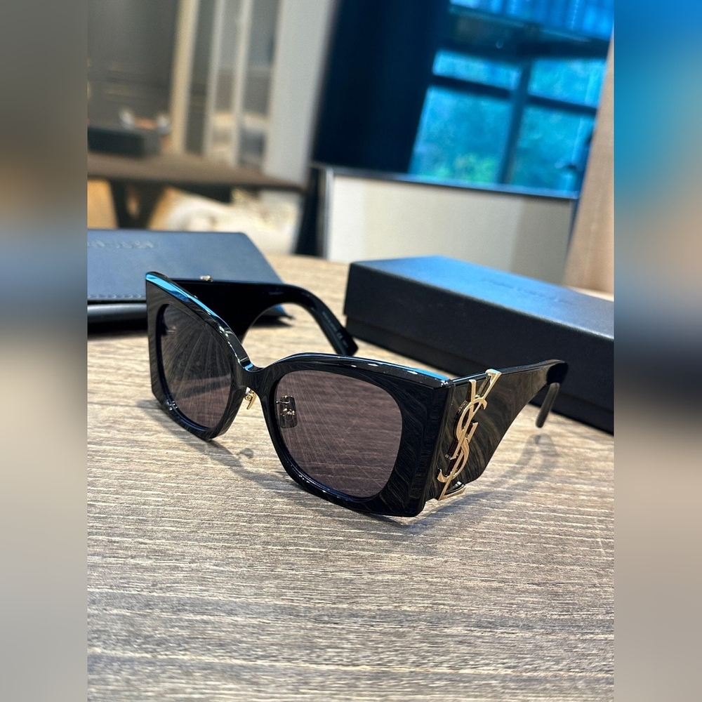 Yves Saint Laurent Black Sunglasses